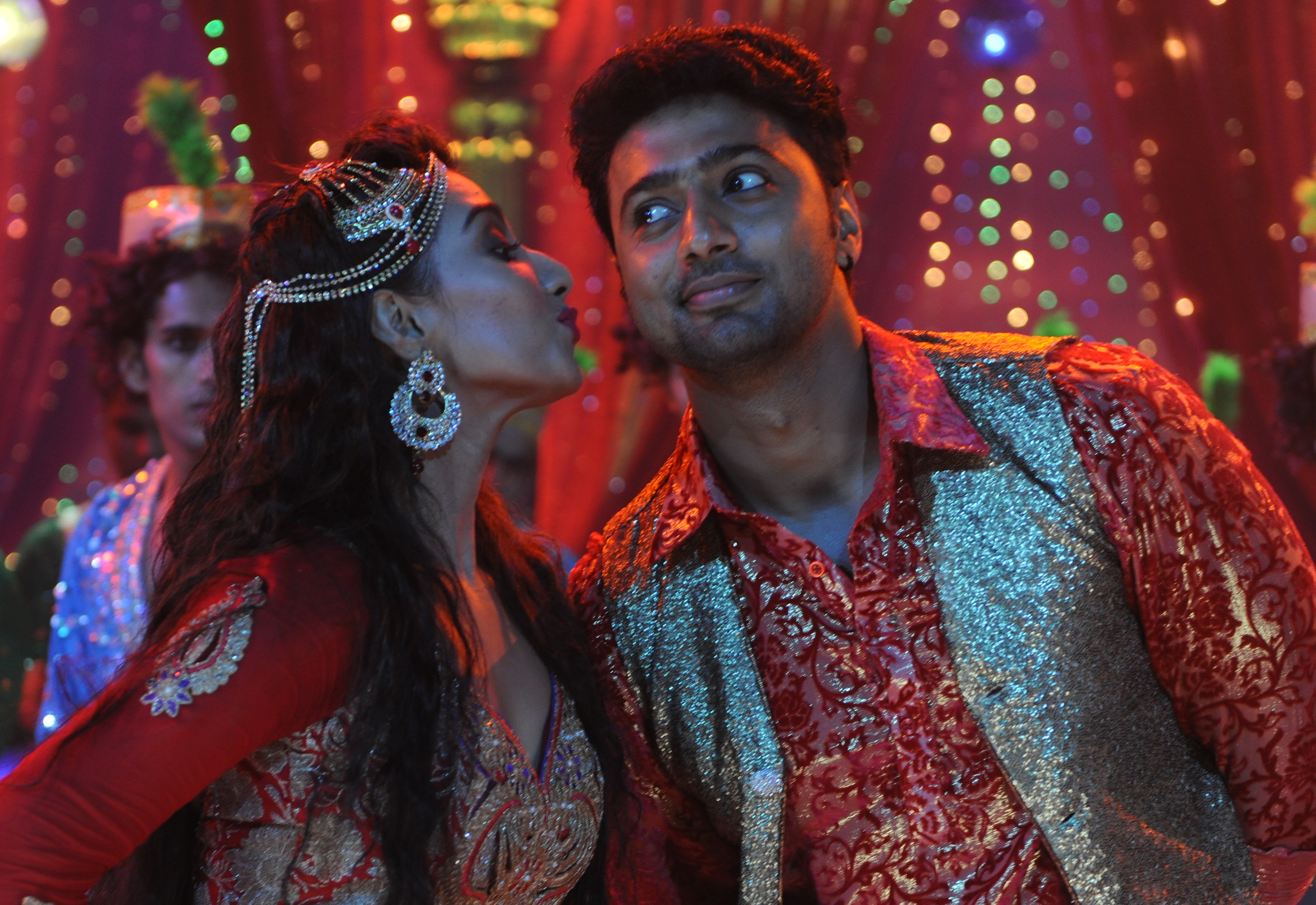 Dev and Sayantika Banerjee in Bindaas (2014)