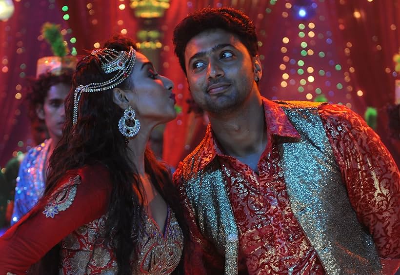 Dev and Sayantika Banerjee in Bindaas (2014)