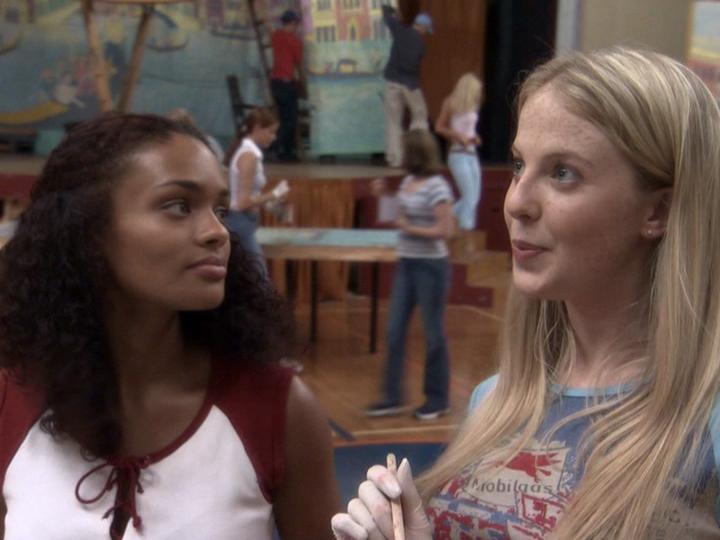 Kandyse McClure and Chelan Simmons in Carrie (2002)