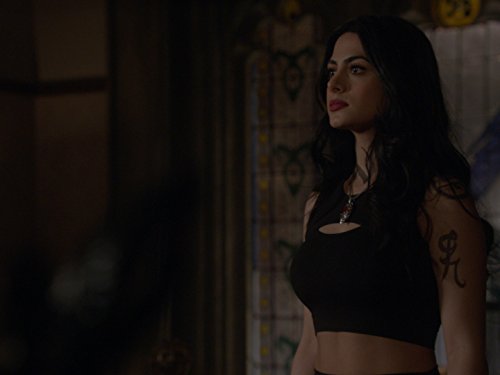 Emeraude Toubia in Shadowhunters (2016)