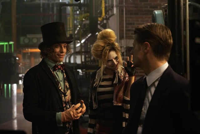 Ben McKenzie, Francesca Root-Dodson, and Benedict Samuel in Gotham (2014)