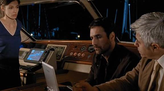 Dino Abbrescia, Raoul Bova, and Ana Caterina Morariu in Intelligence - Servizi & segreti (2009)