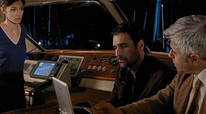 Dino Abbrescia, Raoul Bova, and Ana Caterina Morariu in Intelligence - Servizi & segreti (2009)