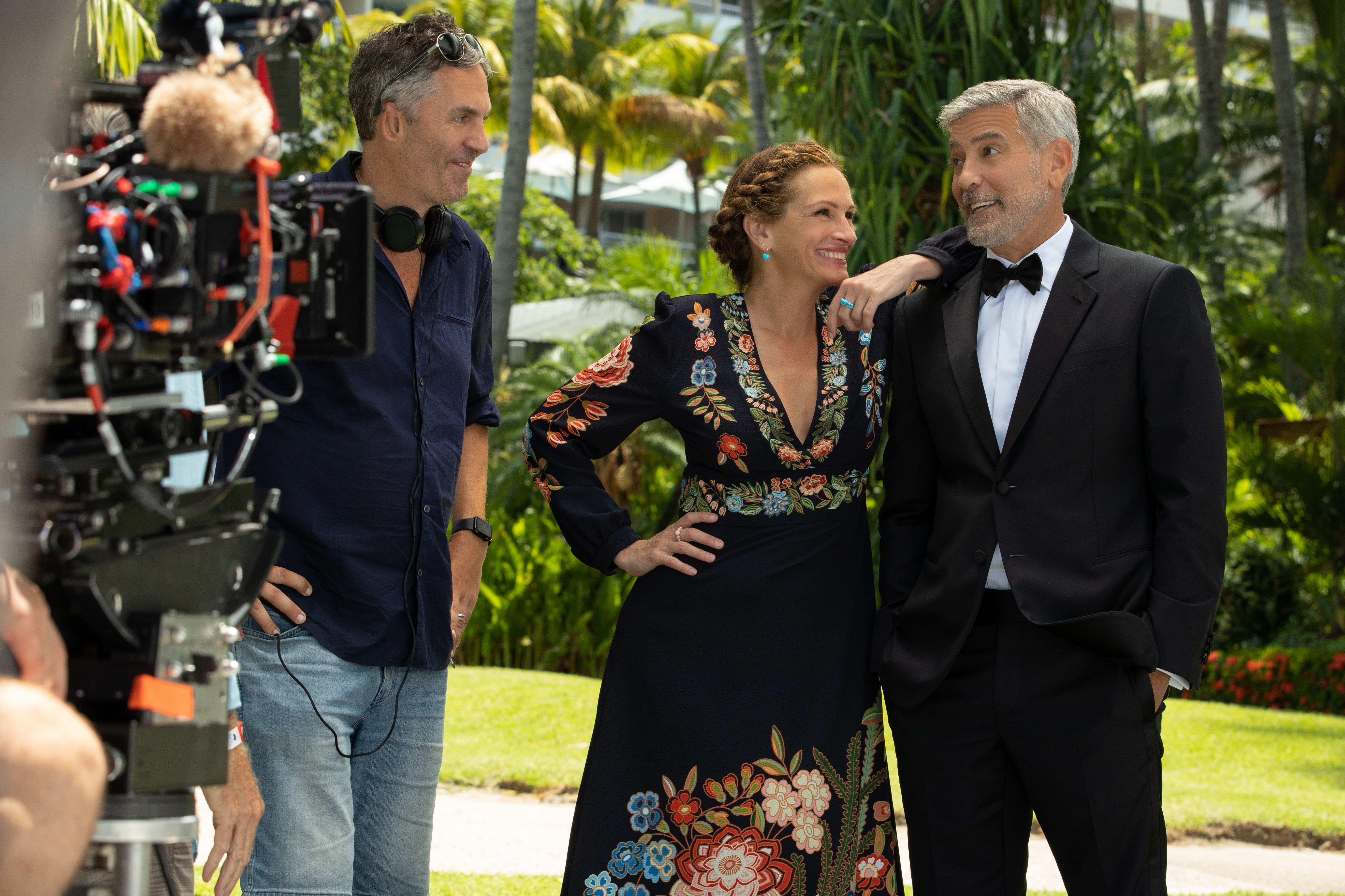 George Clooney, Julia Roberts, and Ol Parker in Ticket to Paradise (2022)