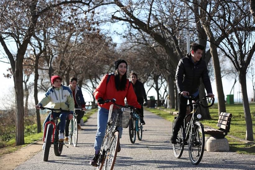 Gözde Mutluer, Turan Cihan Simsek, Sina Ozer, Cemrehan Karakas, and Atakan Hosgören in 4N1K 2 (2018)