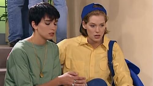 Cathy Andrieu and Rochelle Redfield in Hélène et les garçons (1992)