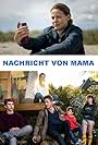 Matteo Hilterscheid, Golo Euler, Jessica Ginkel, Luke Matt Röntgen, and Mathilda Smidt in Nachricht von Mama (2022)