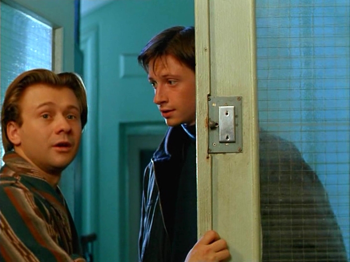 Gennadiy Nazarov and Kirill Pirogov in Heads and Tails (1995)