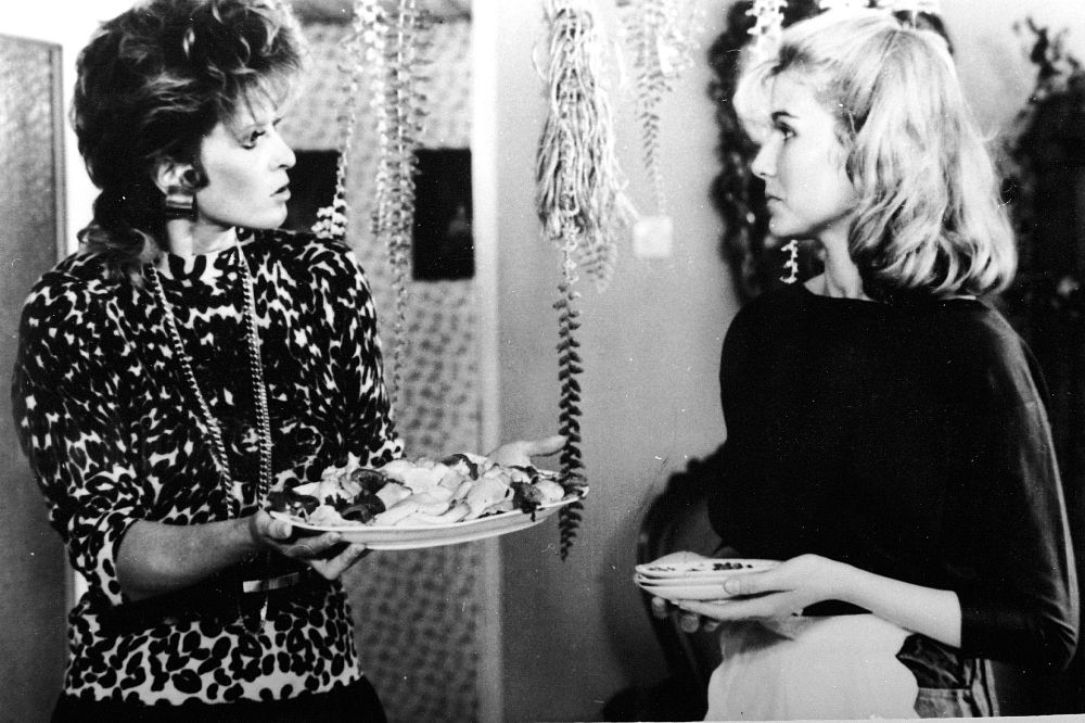 Grazyna Blecka-Kolska and Ewa Kasprzyk in Kogel-mogel (1988)