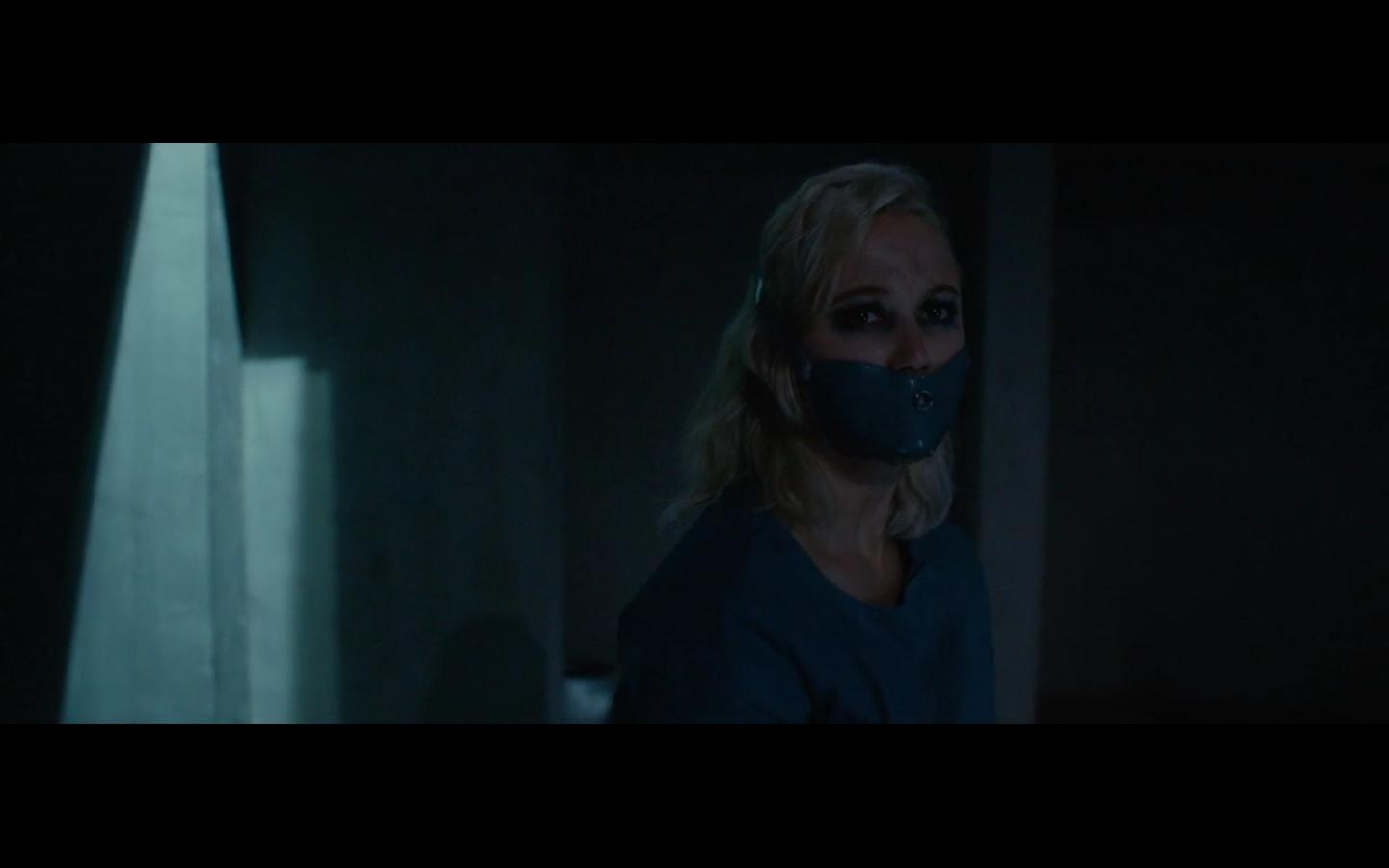 Maika Monroe in Tau (2018)