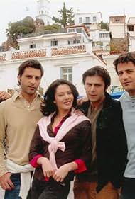 Alexis Georgoulis, Marilita Lambropoulou, Vasilis Palaiologos, Alexandros Kobogiorgas, Stefanos Kosmidis, and Ermolaos Mattheos in Erastis ditikon proastion (2004)