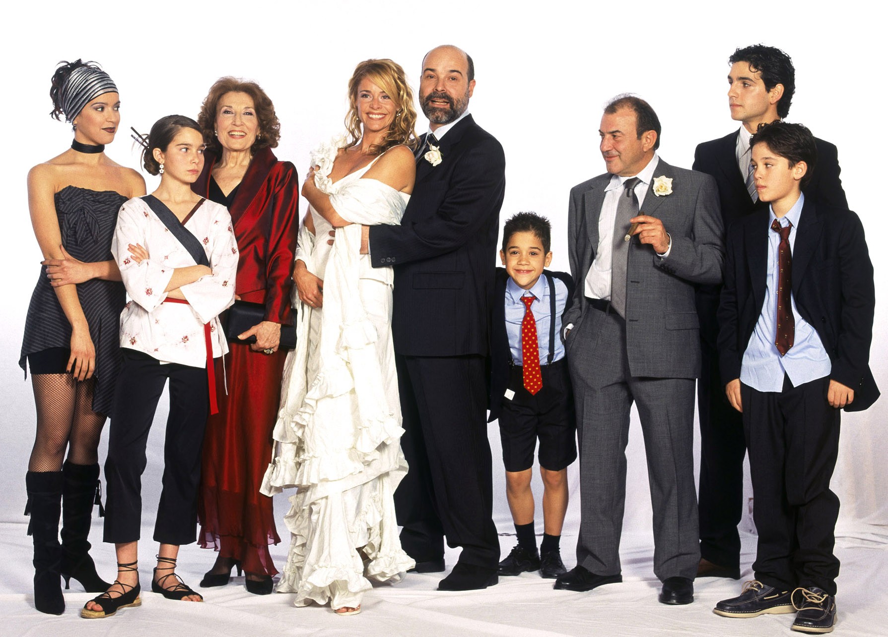 Jesús Bonilla, Julia Gutiérrez Caba, Antonio Resines, Belén Rueda, Verónica Sánchez, Víctor Elías, Fran Perea, Jorge Jurado, and Natalia Sánchez at an event for Los Serrano (2003)