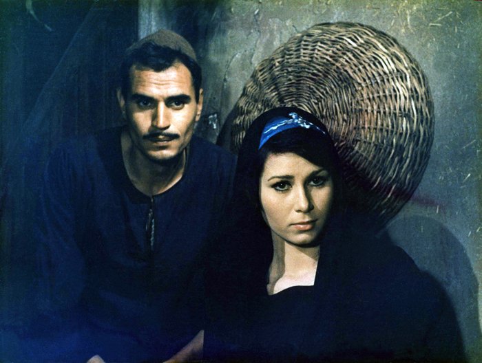 Ezzat El Alaili and Nagwa Ibrahim in The Land (1970)