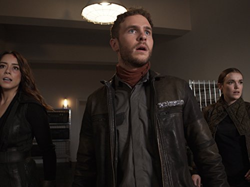 Iain De Caestecker, Chloe Bennet, and Elizabeth Henstridge in Agents of S.H.I.E.L.D. (2013)