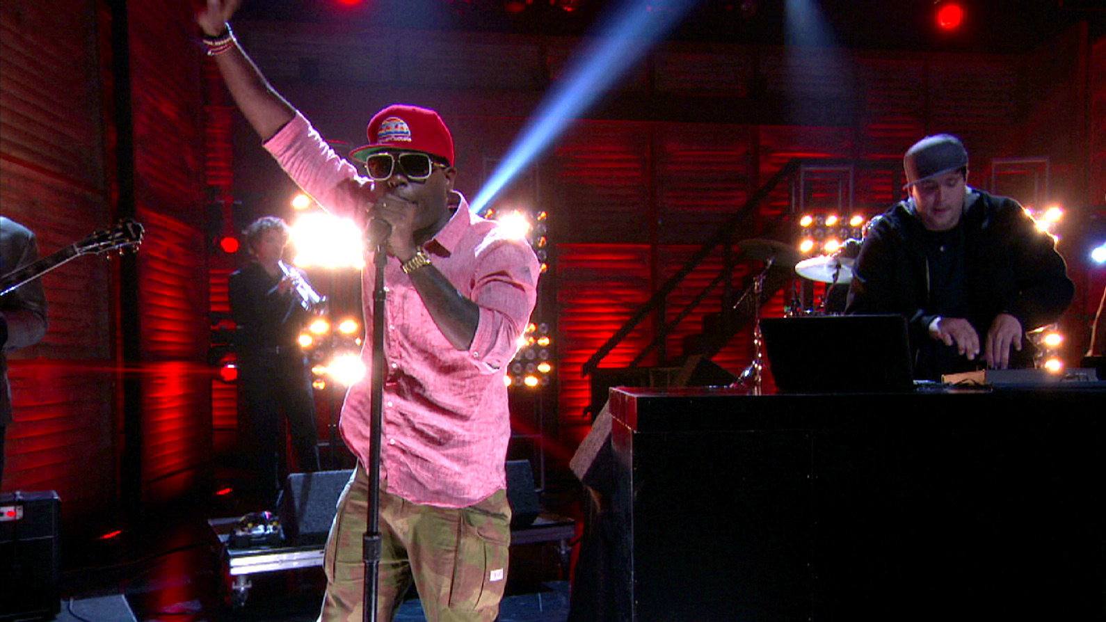 Talib Kweli and Pretty Lights in Conan (2010)