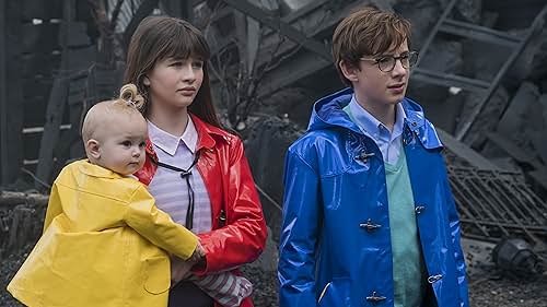 Malina Pauli Weissman, Louis Hynes, and Presley Smith in A Series of Unfortunate Events (2017)