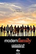 Sofía Vergara, Julie Bowen, Ty Burrell, Jesse Tyler Ferguson, Sarah Hyland, Ed O'Neill, Eric Stonestreet, Beatrice the Dog, Ariel Winter, Nolan Gould, Rico Rodriguez, Reid Ewing, Aubrey Anderson-Emmons, and Jeremy Maguire in Modern Family (2009)