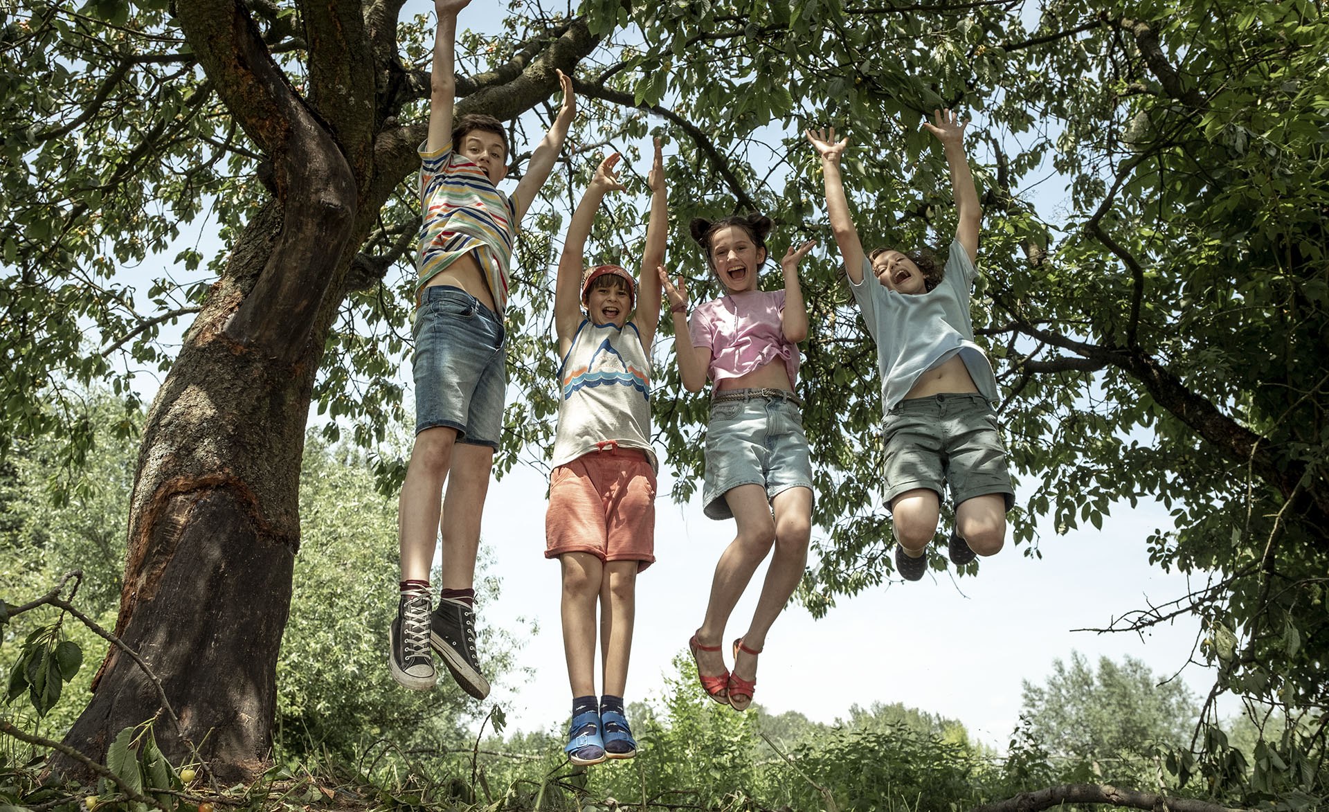 Oliwia Ogorzelska, Mateusz Winek, Iwo Wicinski, and Borys Wicinski in Czarny mlyn (2020)