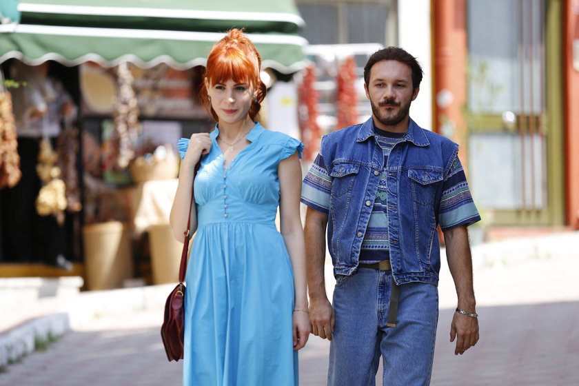 Açelya Akkoyun and Deniz Celiloglu in Keske Hiç Büyümeseydik (2018)