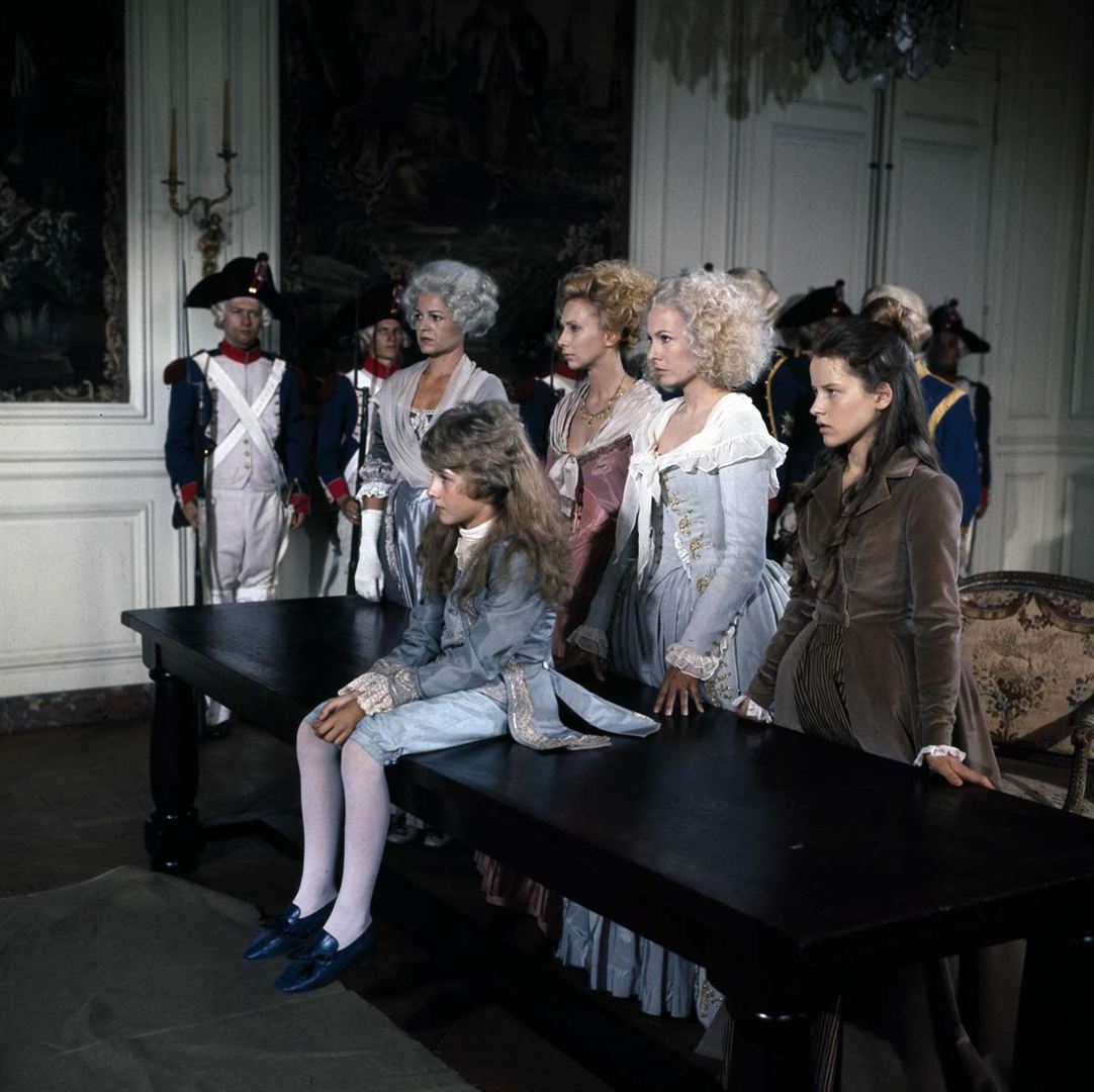 Eric Brunet, Geneviève Casile, Aude Landry, and Anne Lefol in Marie-Antoinette (1975)