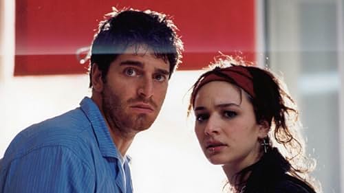 Nicole Grimaudo and Giampaolo Morelli in Il giorno del lupo (2003)