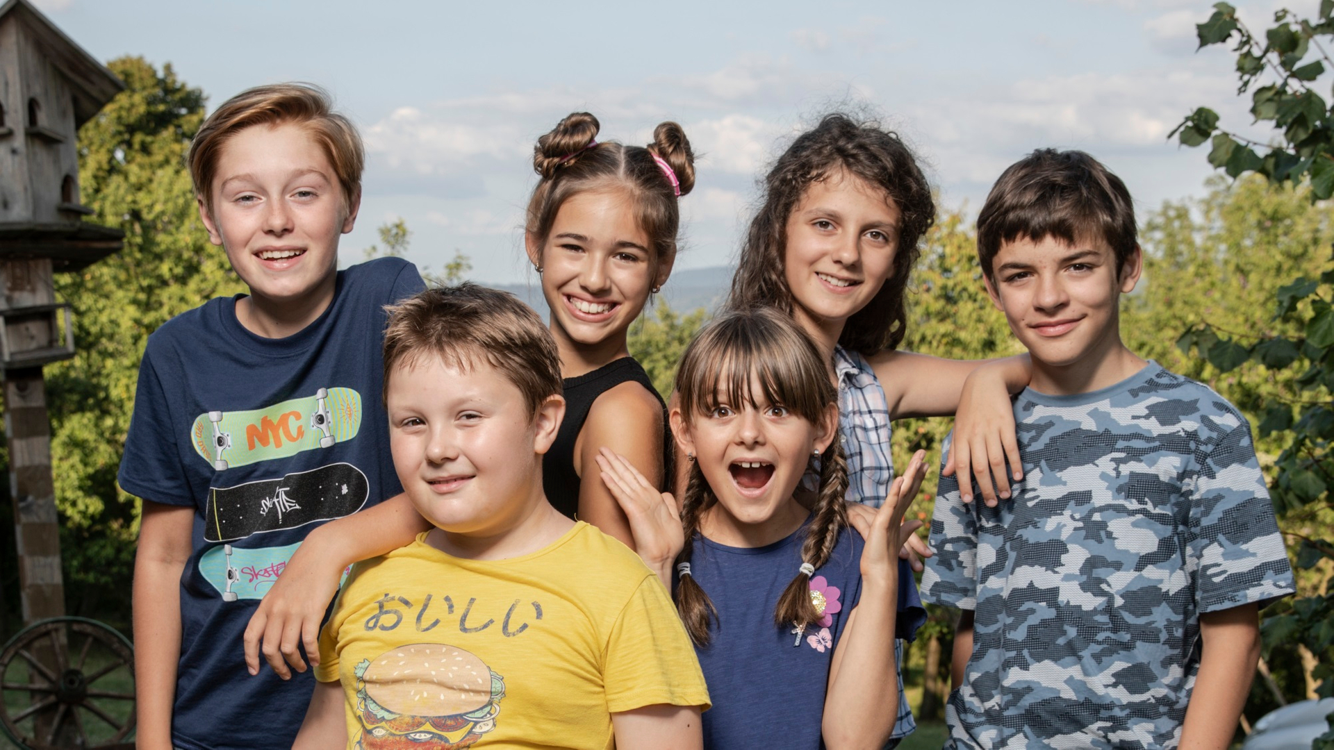 Kennedy Samuel, Markus Filipko, Michaela Rovnáková, Adela Heftyová, Karolína Kubánková, and Ondrej Sýkora in Prázdniny (2017)