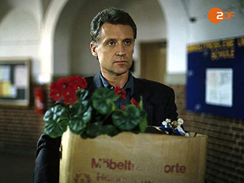 Robert Atzorn in Unser Lehrer Doktor Specht (1992)