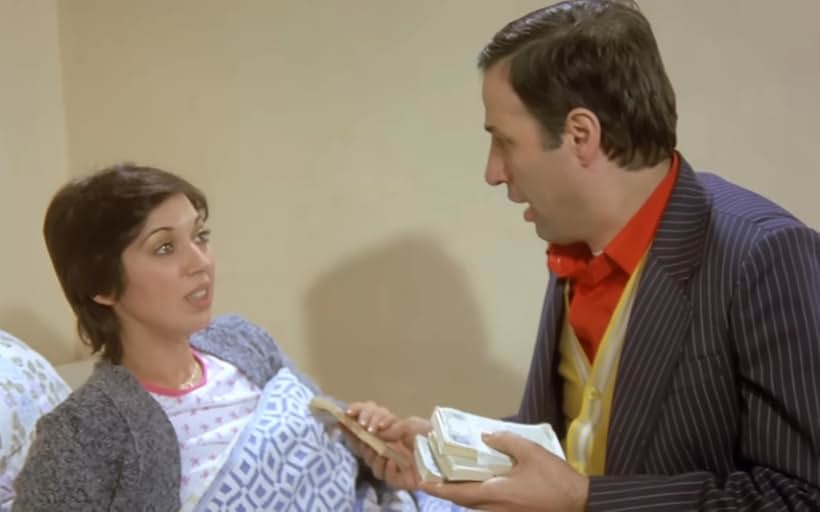 Nilgün Bubikoglu and Kemal Sunal in En Büyük Saban (1984)