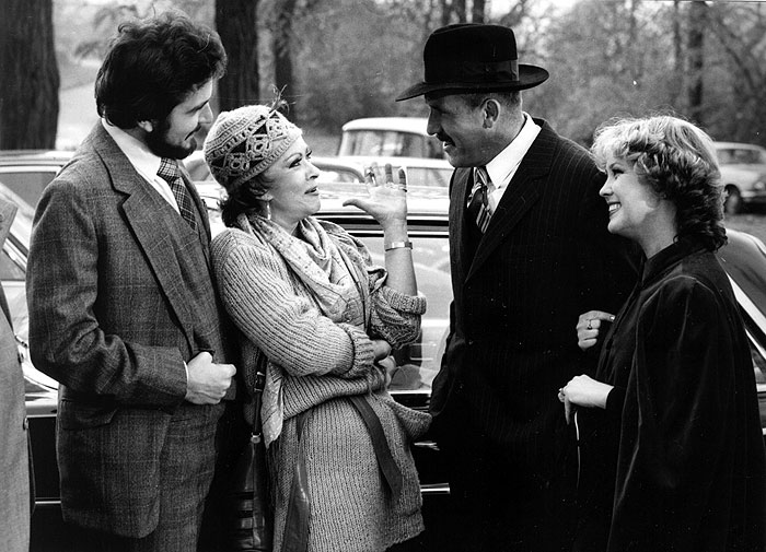 Jirina Bohdalová, Nada Konvalinková, and Petr Nározný in Séfe, vrat se! (1988)