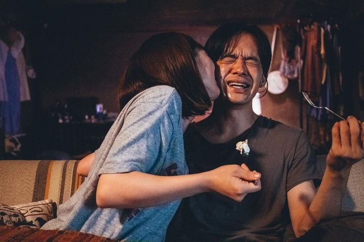 Sôsuke Ikematsu and Sairi Itô in Just Remembering (2021)