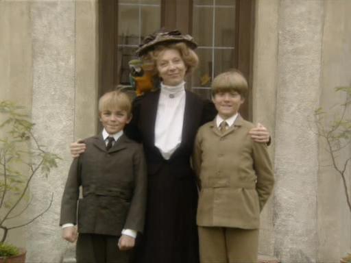 Leonard Kirby, Anna Massey, and Toby Ufindell-Phillips in The Return of the Psammead (1993)