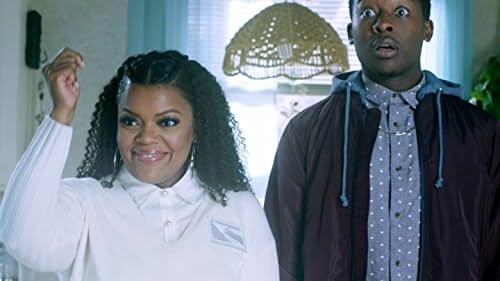 Yvette Nicole Brown and Brandon Micheal Hall in The Mayor (2017)