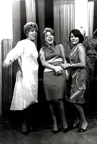 Selva Alemán, Estela Molly, and Violeta Rivas in Las chicas (1965)