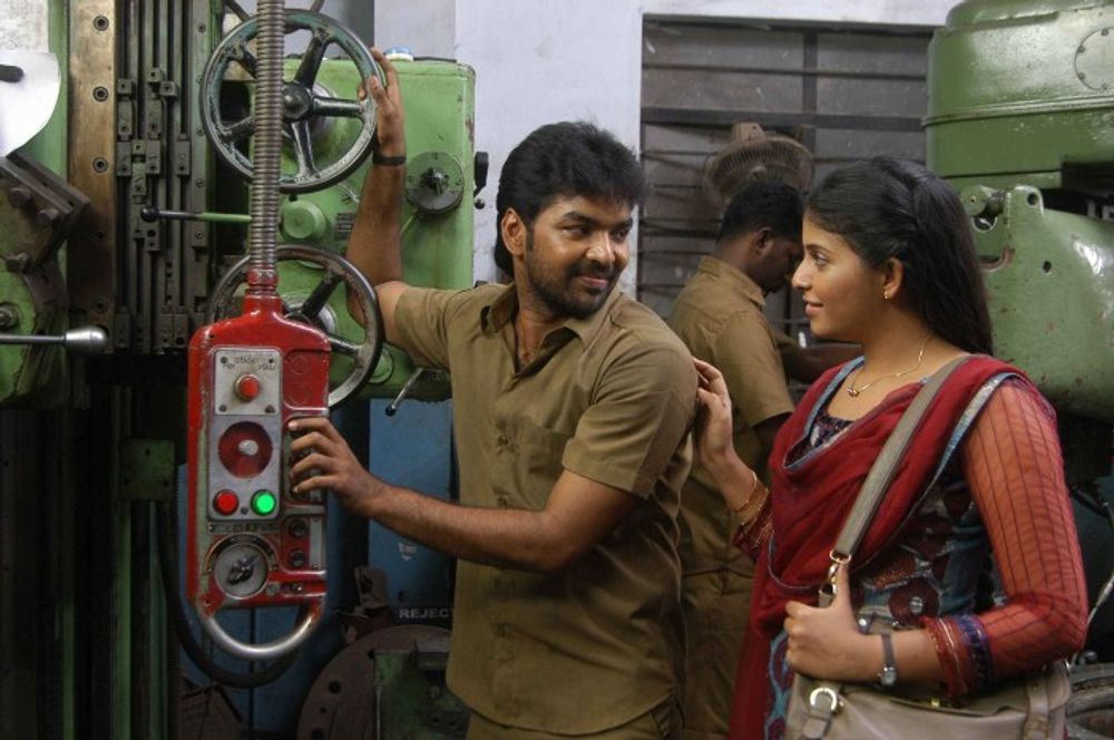 Jai and Anjali in Engeyum Eppodhum (2011)