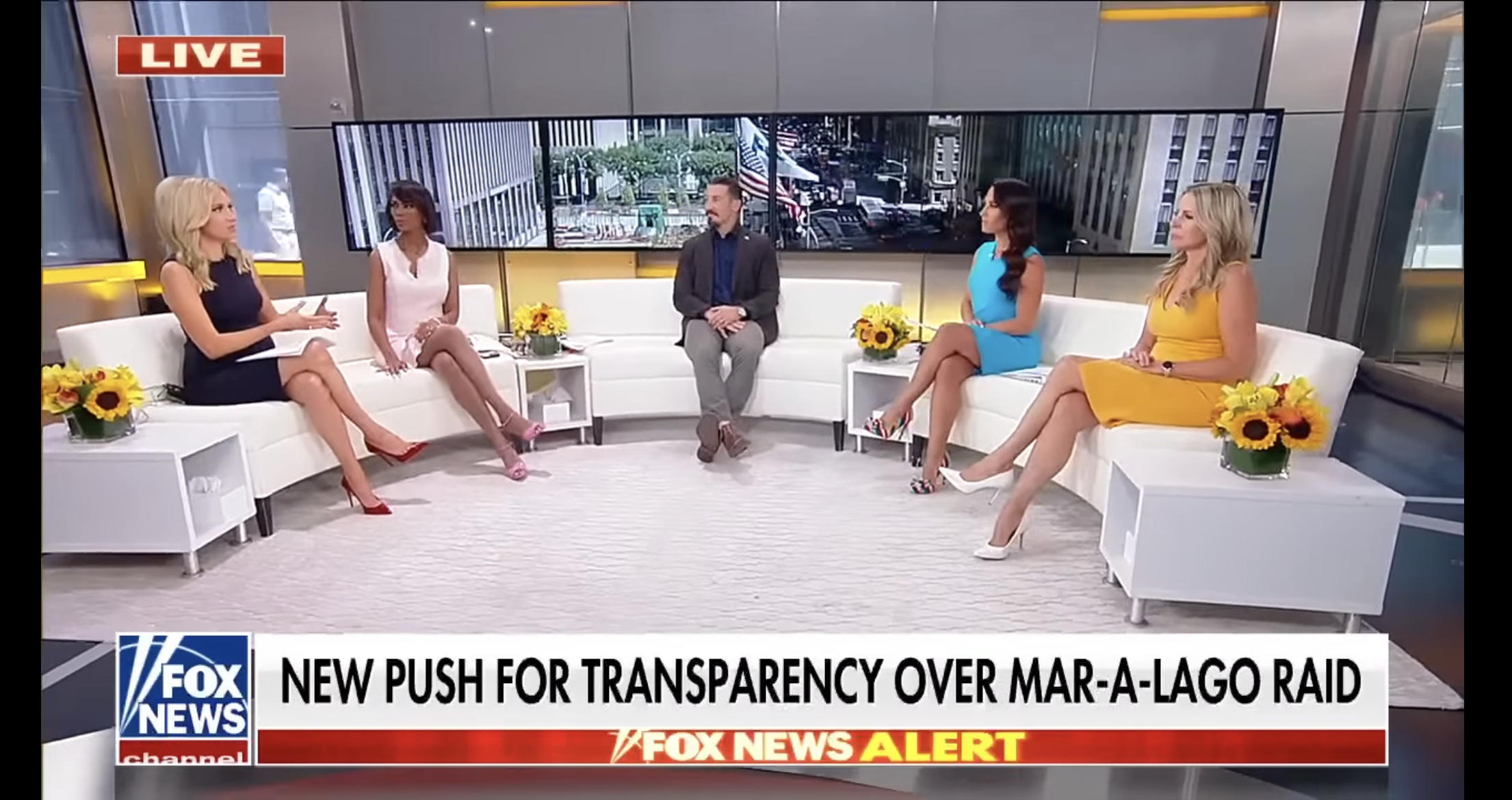 Harris Faulkner, Cheryl Casone, Tim Kennedy, Kayleigh McEnany, and Emily Compagno in Episode #9.162 (2022)