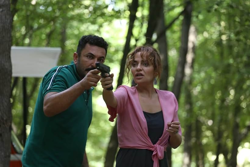 Didem Balçin and Toygan Avanoglu in Meleklerin Aski (2018)