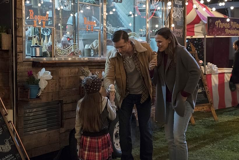 Jennifer Garner, Jeff Hephner, and Cailey Fleming in Peppermint (2018)