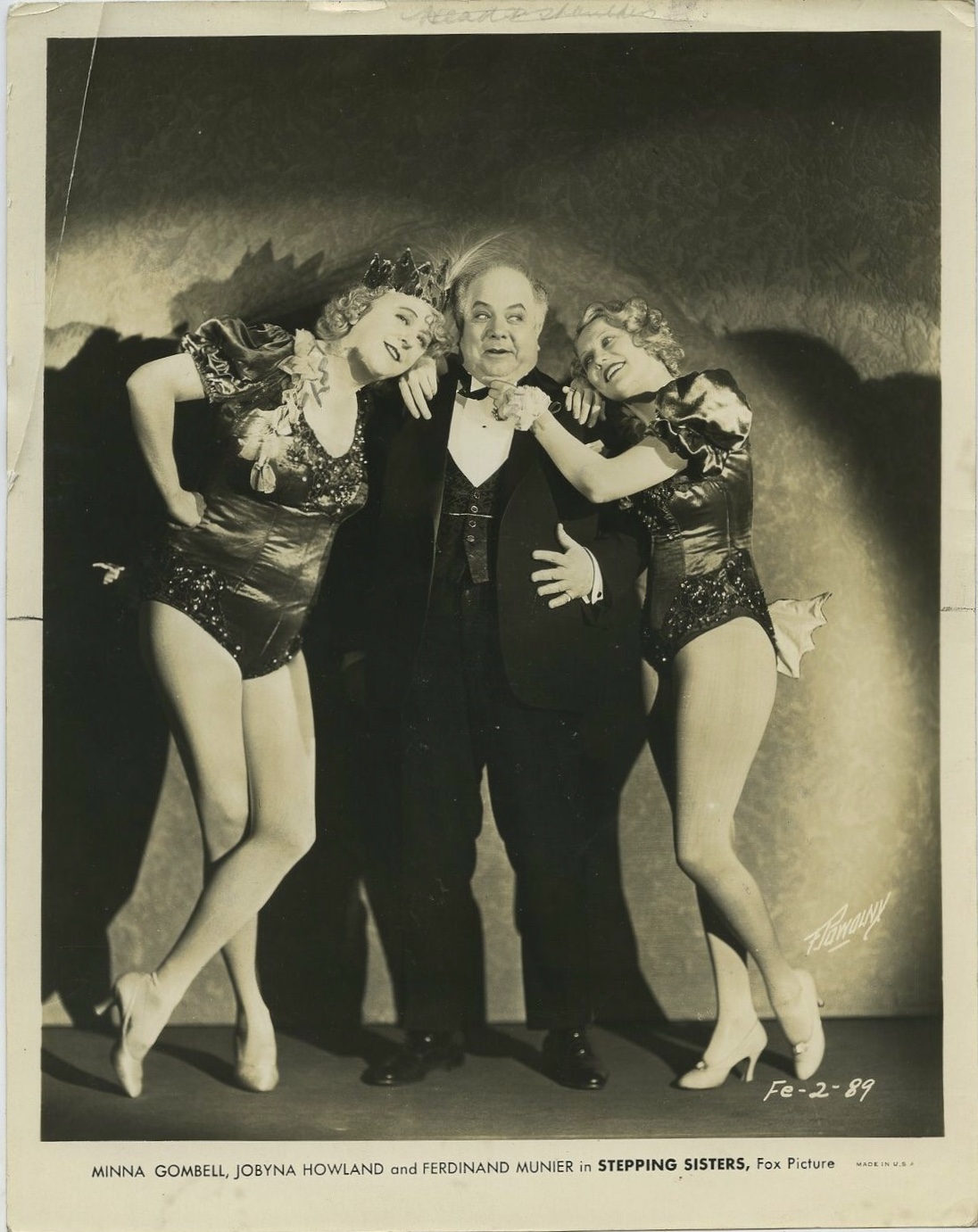 Minna Gombell, Jobyna Howland, and Ferdinand Munier in Stepping Sisters (1932)