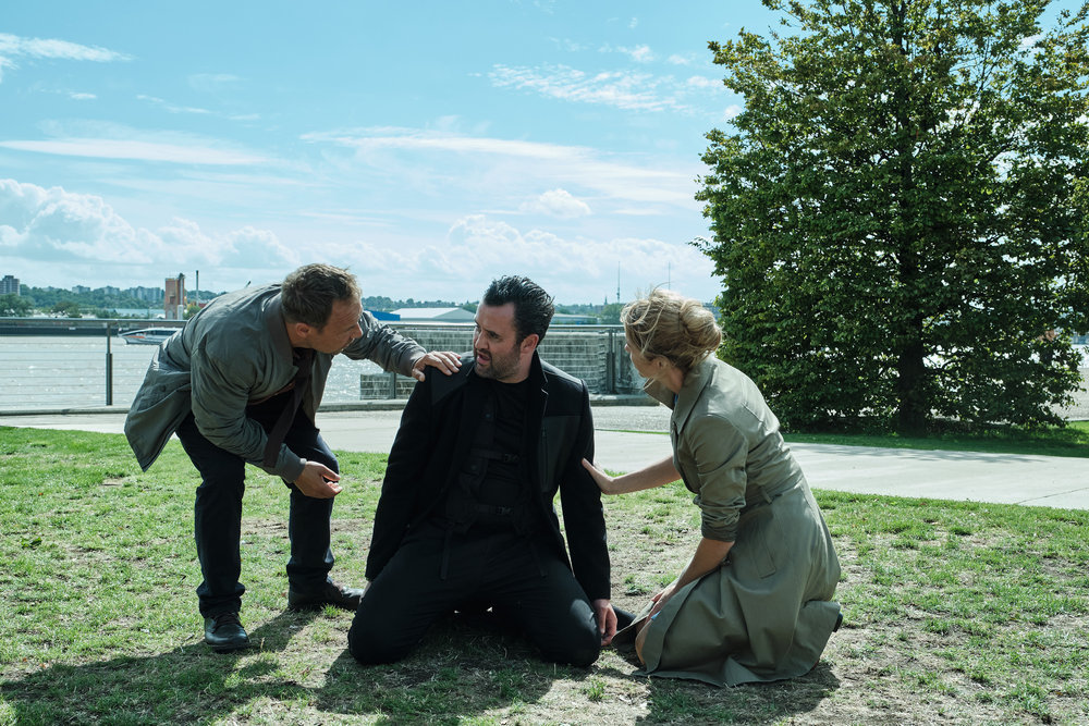 Stephen Graham, Daniel Mays, and Anna Maxwell Martin in Episode #2.6 (2021)