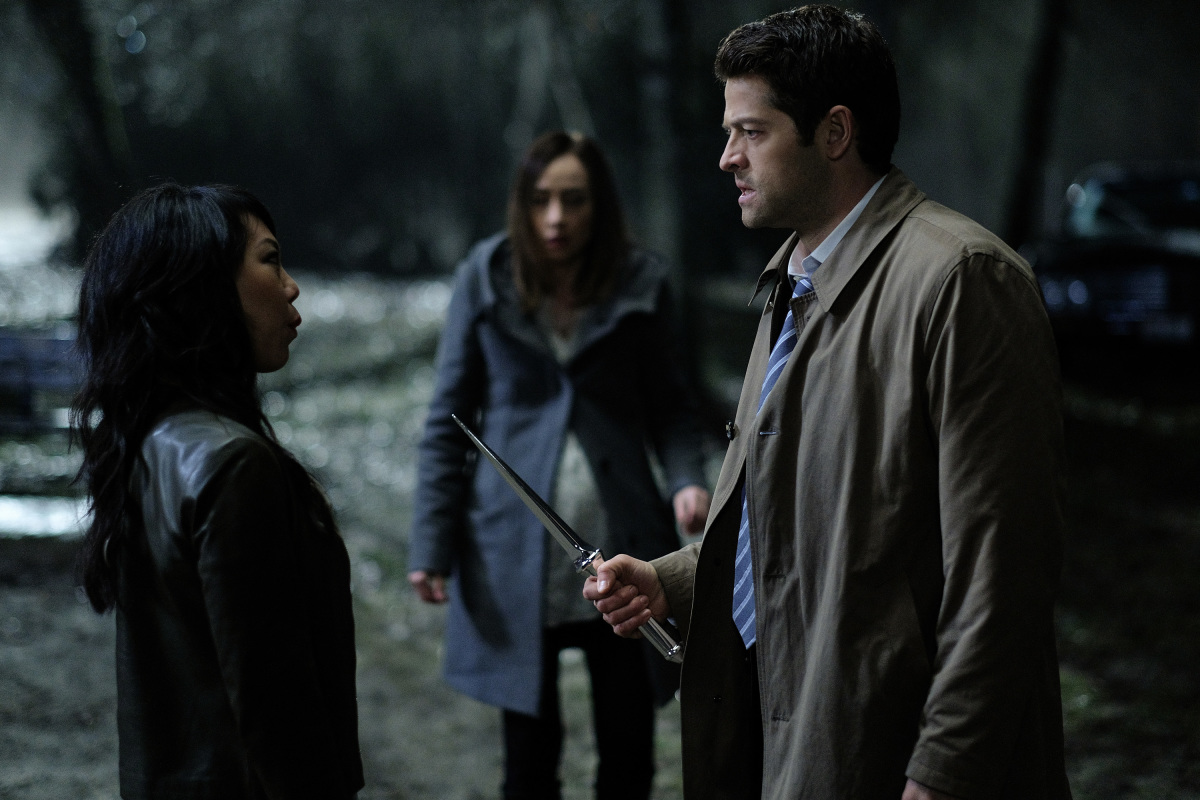 Misha Collins, Courtney Ford, and Ali Ahn in Supernatural (2005)