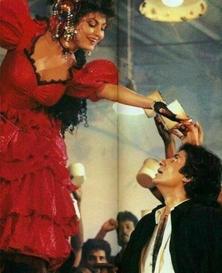 Amitabh Bachchan and Kimi Katkar in Hum (1991)