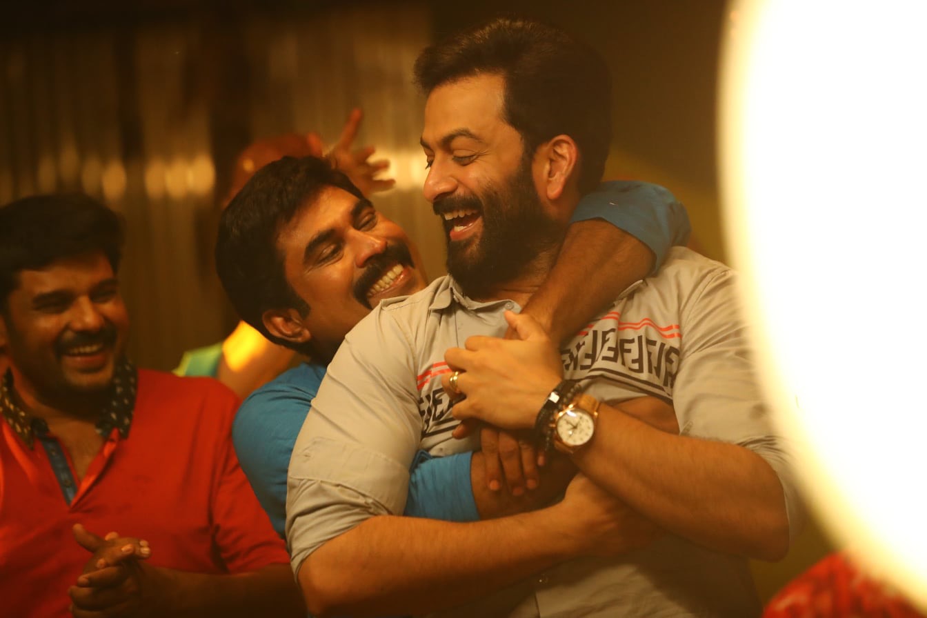 Prithviraj Sukumaran and Suraj Venjaramoodu in Driving Licence (2019)