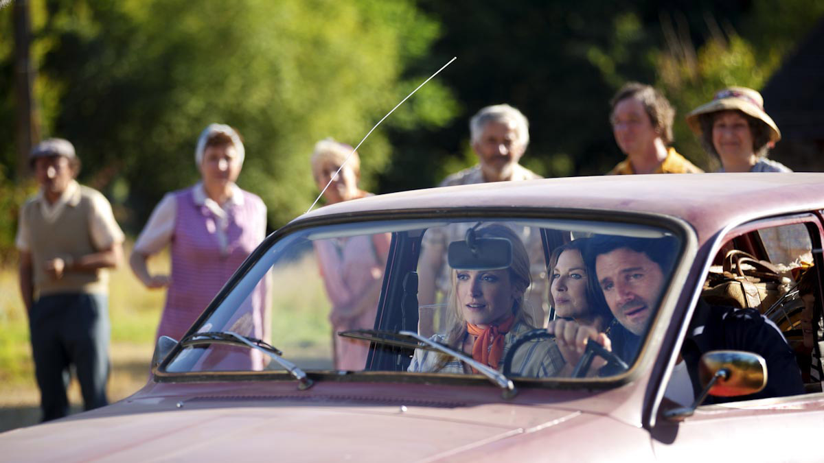 Julie Gayet and Philippe Lellouche in Nos plus belles vacances (2012)