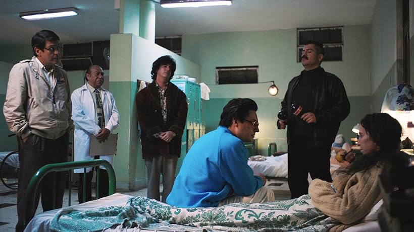 Pietro Sibille, Carlos Carlín, Lucho Cáceres, Leónidas Urbina, and Alejandra Guerra in El día de mi suerte (2019)