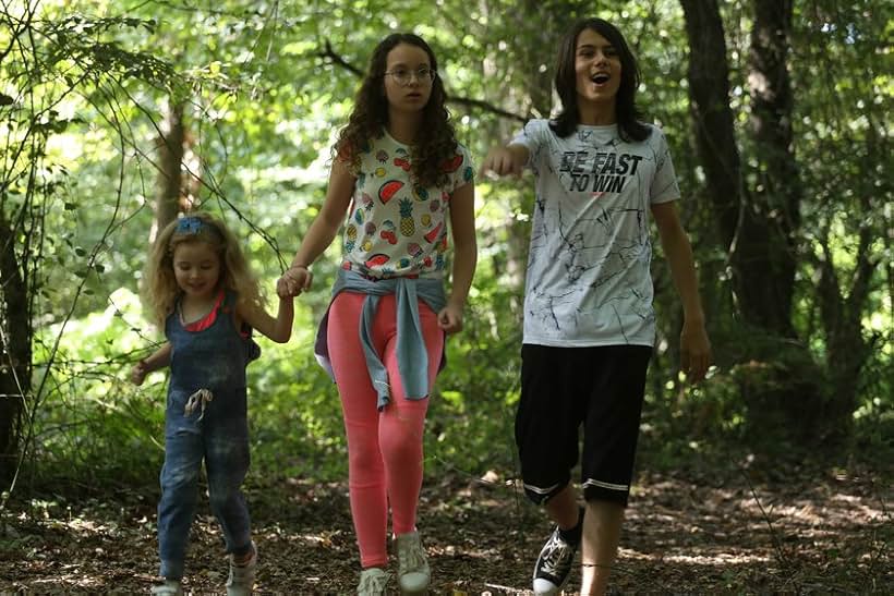 Ebrar Alya Demirbilek, Arda Görgen, and Deniz Kaynak in Meleklerin Aski (2018)