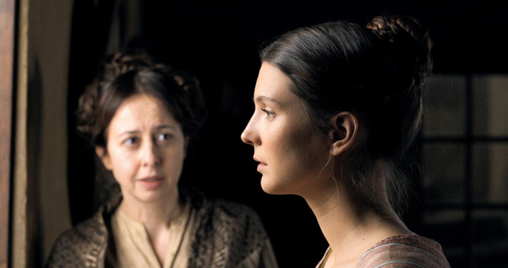 Valérie Bonneton and Joséphine Japy in Eugénie Grandet (2021)