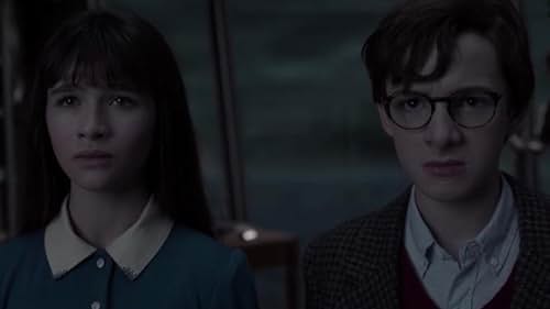 Malina Pauli Weissman and Louis Hynes in A Series of Unfortunate Events (2017)