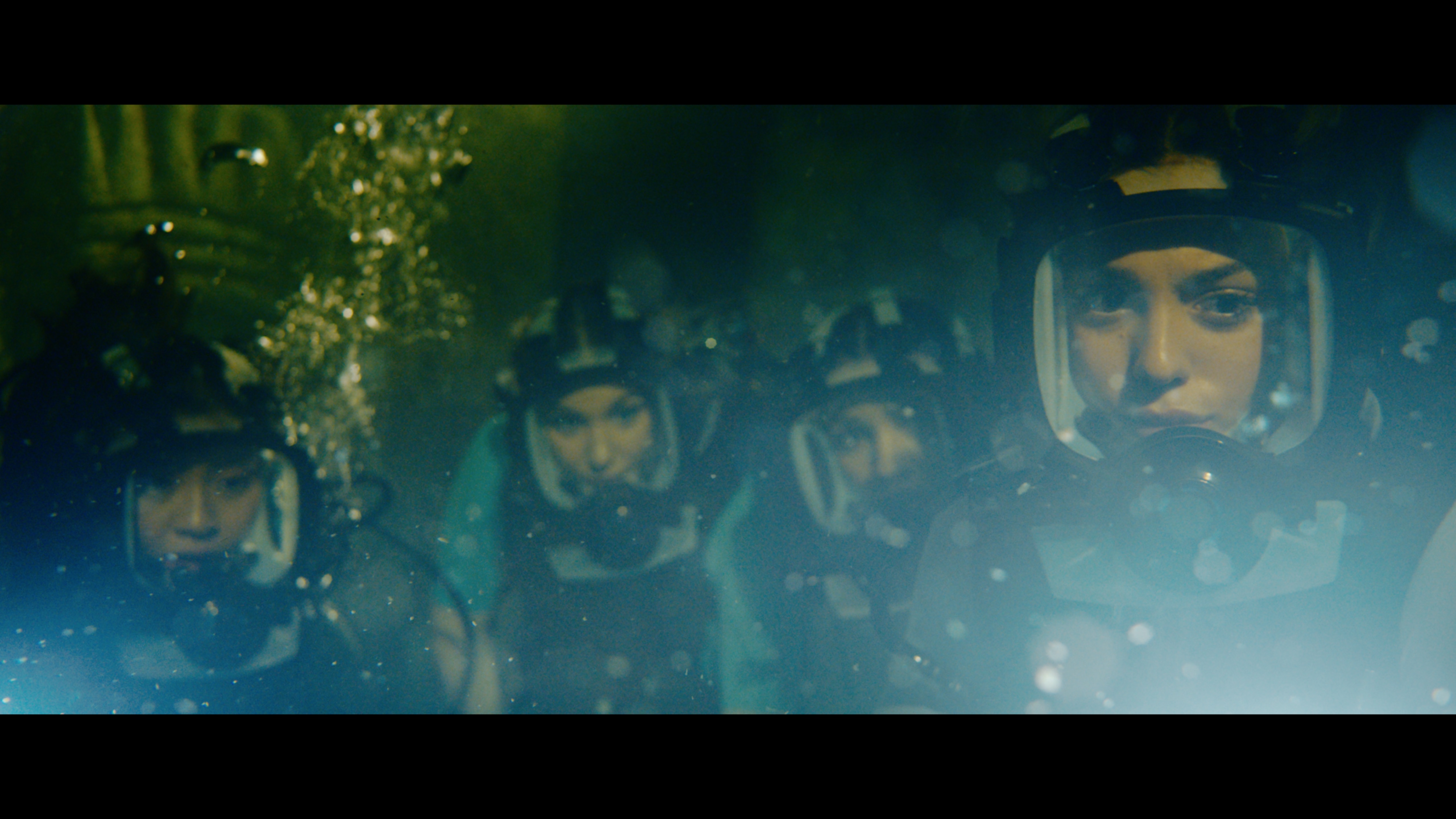 Corinne Foxx, Sistine Rose Stallone, Brianne Tju, and Sophie Nélisse in 47 Meters Down: Uncaged (2019)