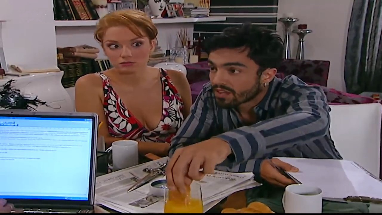 Dimitris Kouroubalis and Vaso Laskaraki in I polykatoikia (2008)