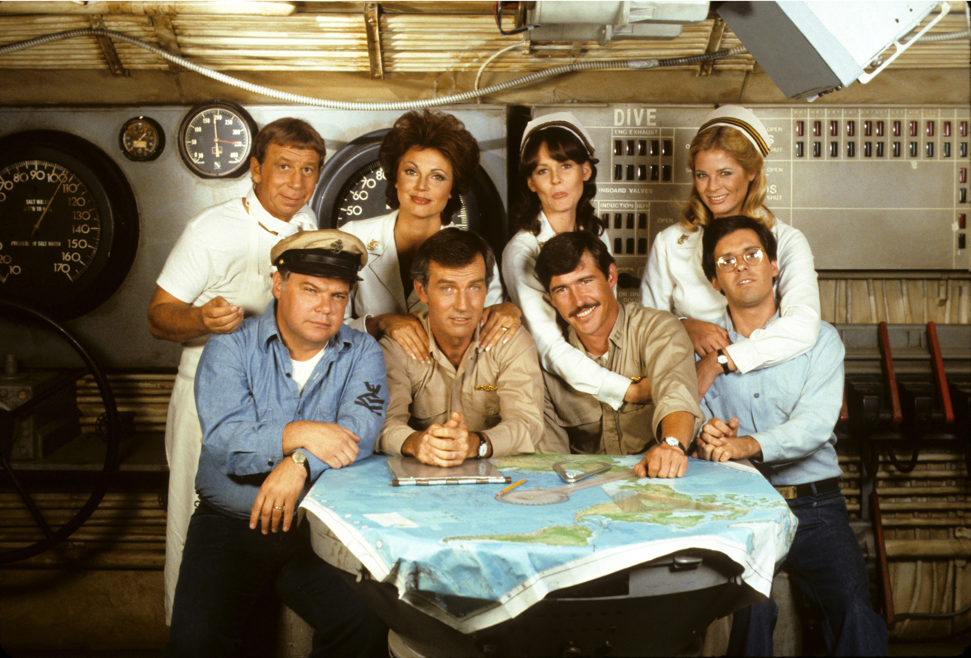 Warren Berlinger, Richard Brestoff, Robert Hogan, Fred Kareman, Randolph Mantooth, Melinda Naud, Jo Ann Pflug, and Hilarie Thompson in Operation Petticoat (1977)